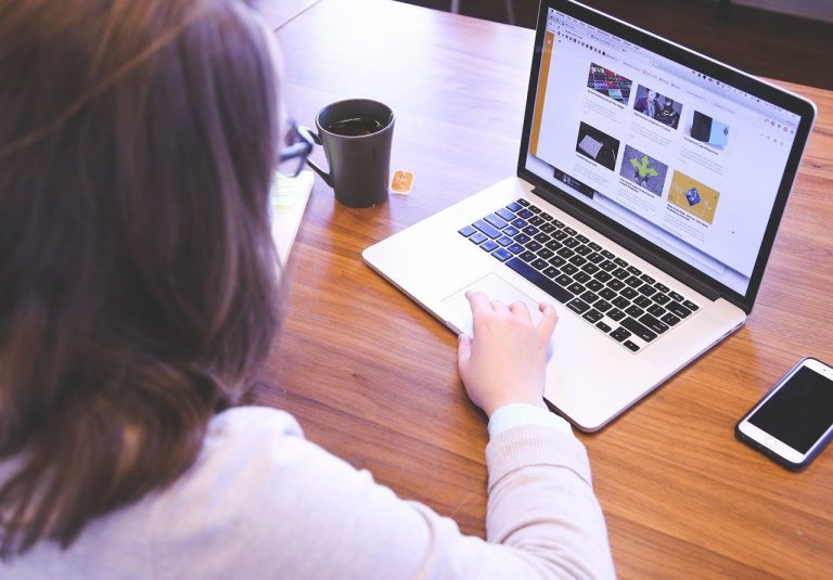 Pourquoi les femmes dominent le marketing d&rsquo;influence ?