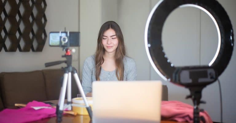 Comment les influenceurs attirent-ils l&rsquo;attention ?