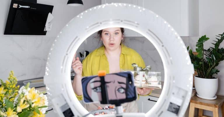 Comment les influenceurs digitaux relèvent-ils leurs défis quotidiens ?