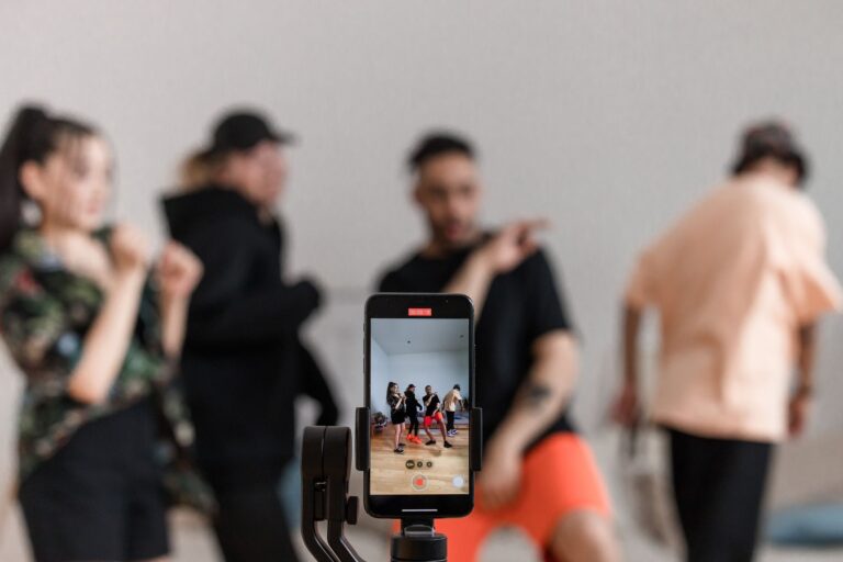 Les influenceurs : des ponts efficaces entre marques et consommateurs ?