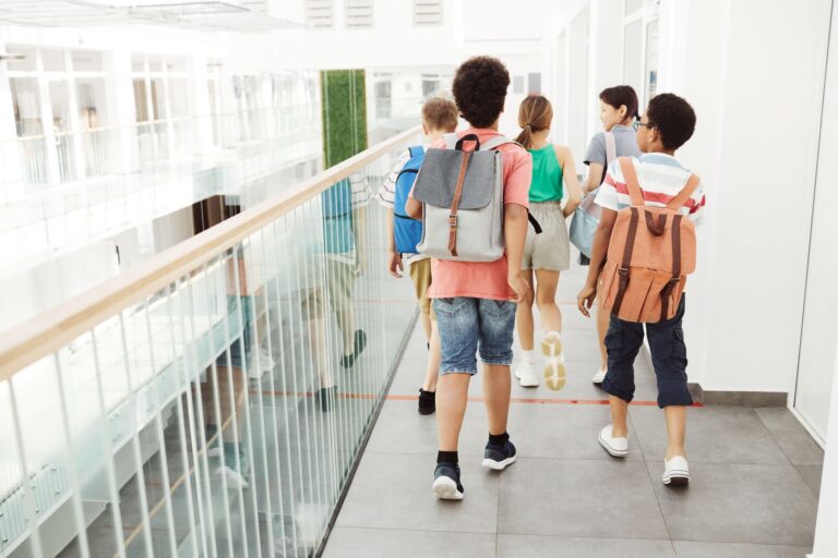 Rentrée scolaire 2026 : pourquoi la rumeur d’un report a circulé sur les réseaux sociaux